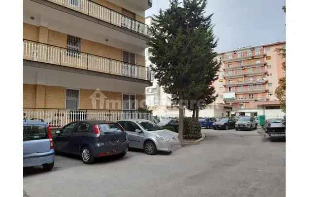 Affitto 3 camera appartamento di 121 m² in Bari