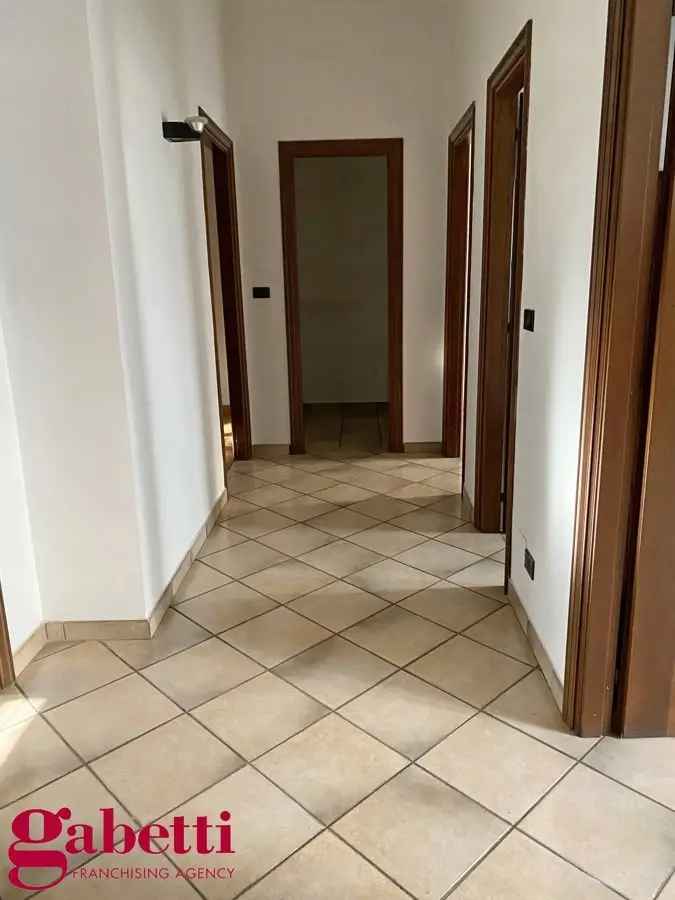 Appartamento in Via Verdi, Bra (CN)