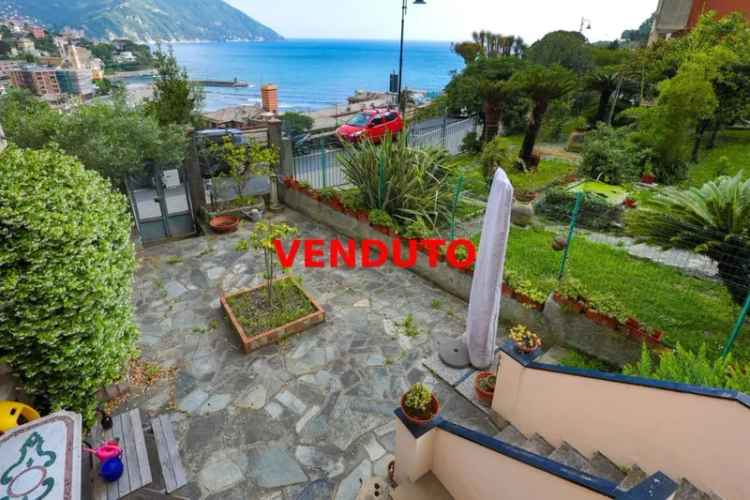 Appartamento in Via Montefiorito 2, Recco, 11 locali, 210 m²