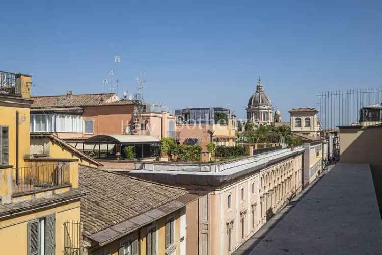 Palazzo Raggi: Magnifico Attico in Palazzo Nobiliare