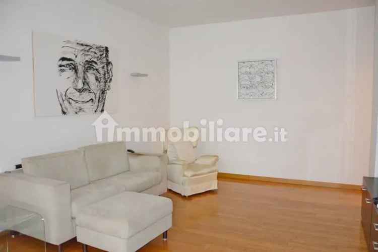 Appartamento via Martiri di Cefalonia 49, Centro, San Donato Milanese