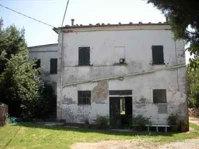 Podere Storico con Terreno Edificabile e Agricolo a Castrocaro Terme