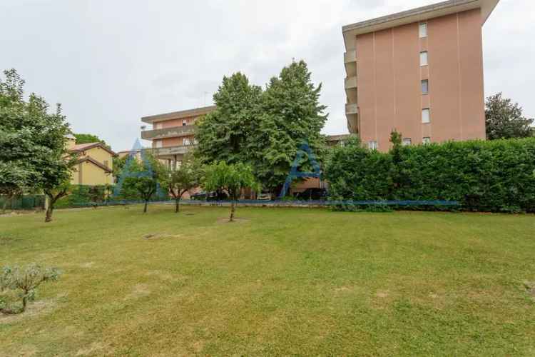 CASA SINGOLA CON AMPIO GIARDINO IN CENTRO MADONNA PELLEGRINA