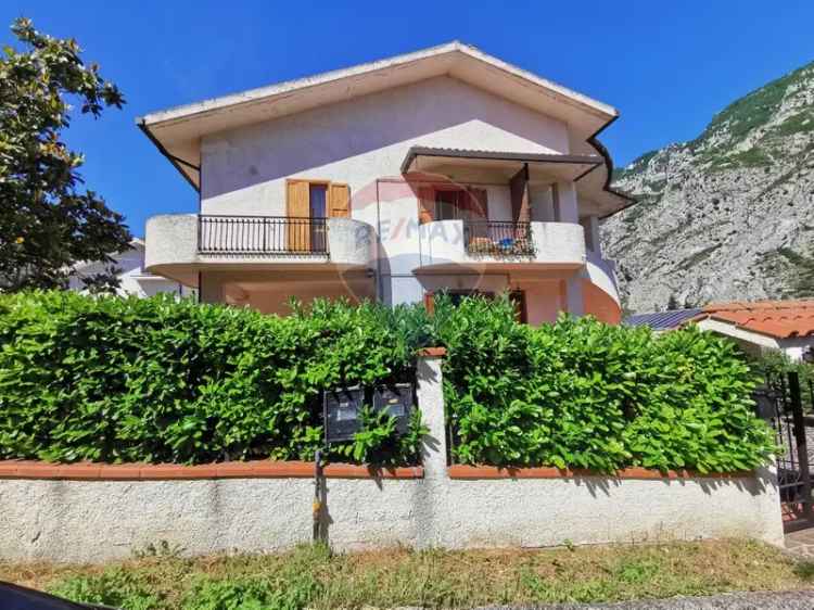 Villa in Viale Maiella, Fara San Martino, 8 locali, 4 bagni, con box