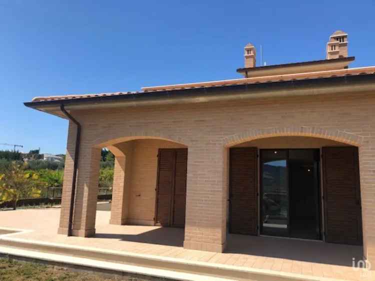 Vendita casa 15 locali di 384 m² in Monteprandone (63076) - 51633 - iad