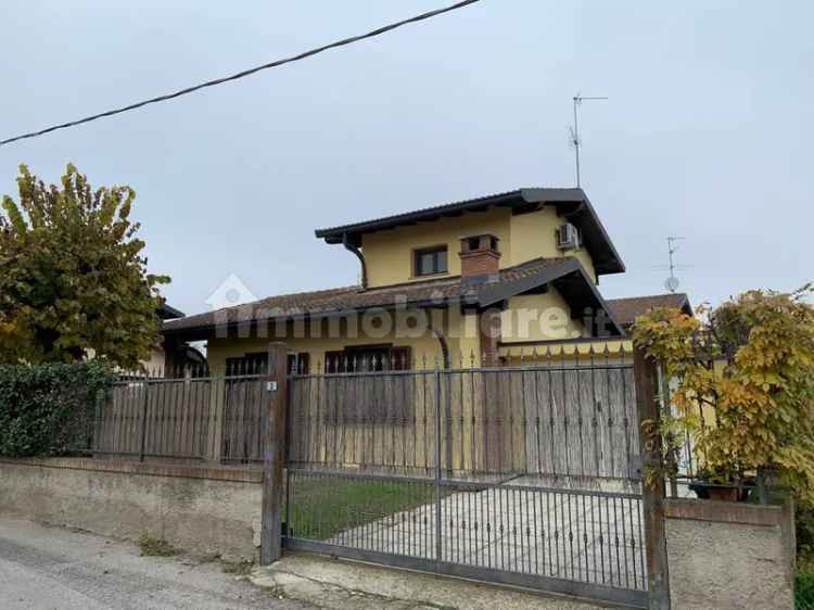 Villa unifamiliare Strada Vecchia Gambolò, Centro, Mortara