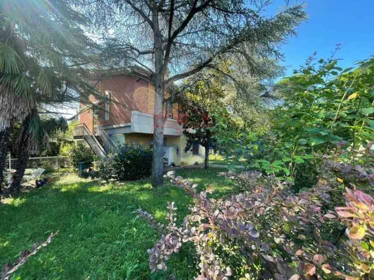 Villa in Via case leoni, Rivergaro, 10 locali, 3 bagni, arredato