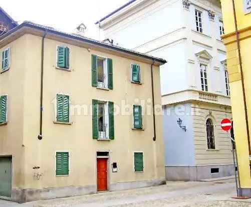 Terratetto unifamiliare via Benedetto Facini 2, Centro, Domodossola