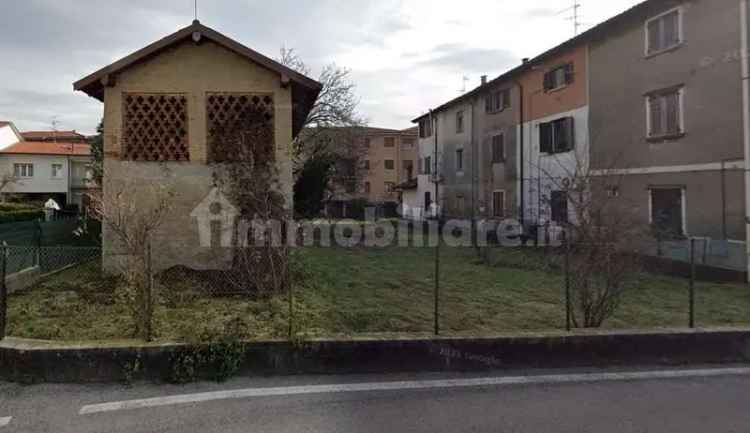 Villa unifamiliare via Iv Novembre , 23, Verderio Inferiore, Verderio