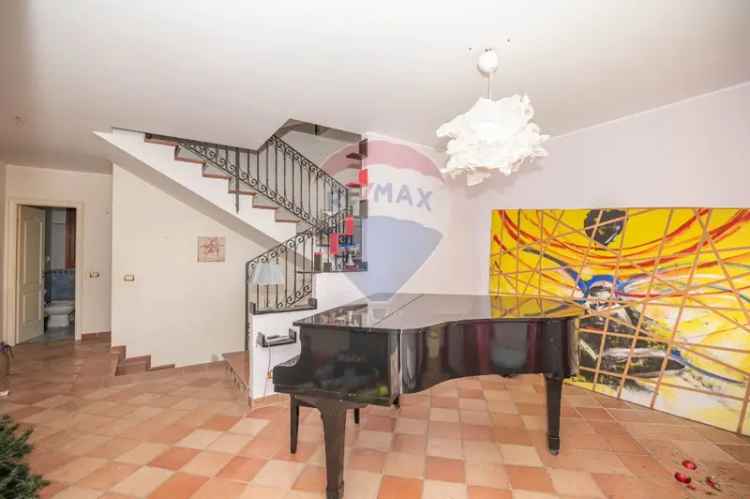 Villa a schiera in Via Giuseppe D'Andrea, Caltagirone, 6 locali