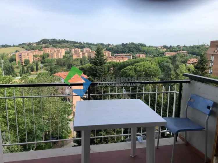 Appartamento in Via Ambrogio Sansedoni, Siena, 5 locali, 1 bagno