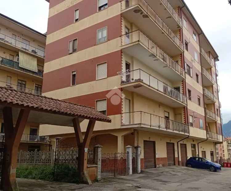 5 locali in vendita