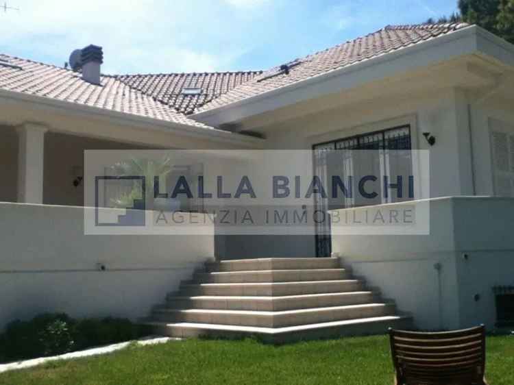 Villa in PANORAMICA ARDIZIO, Pesaro, 18 locali, 8 bagni, posto auto