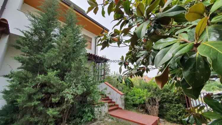 Villa in VIA FABRIANO 2, Folignano, 9 locali, 2 bagni, garage, 180 m²