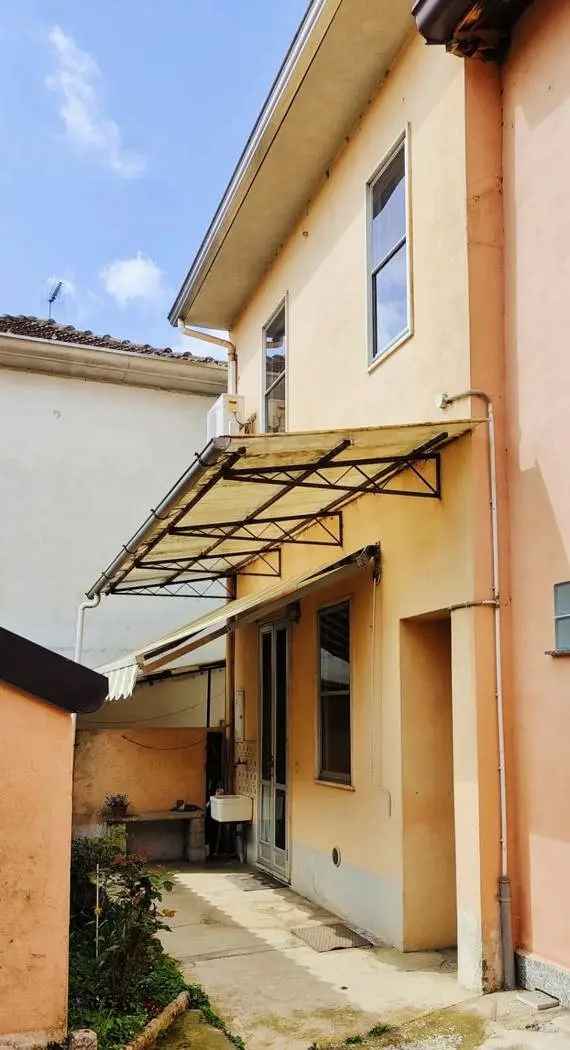 Casa Indipendente in Piazza Corbetta, 76, Gambolò (PV)