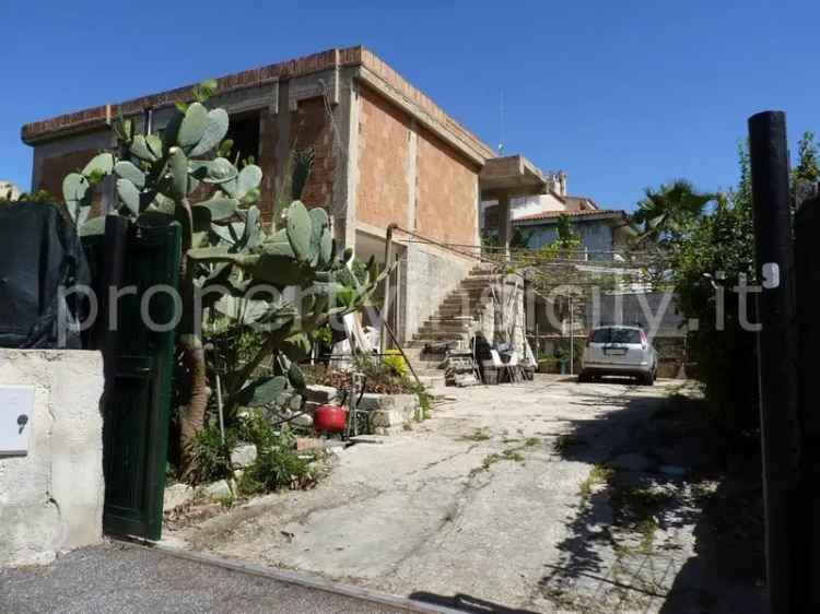 Villa in Via Calliope 9, Siracusa, 10 locali, 2 bagni, 153 m²