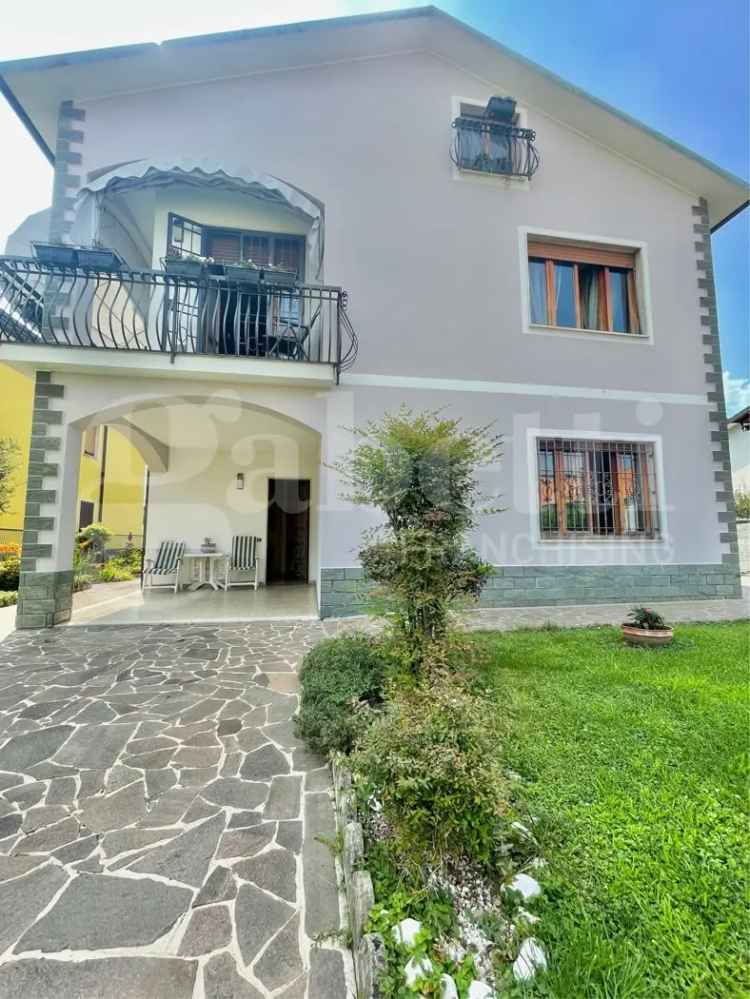 Villa bifamiliare in Via Pietro Nenni, 13, Senago (MI)