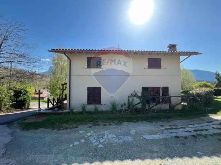 Casa Indipendente in vendita a Minucciano, Gorfigliano