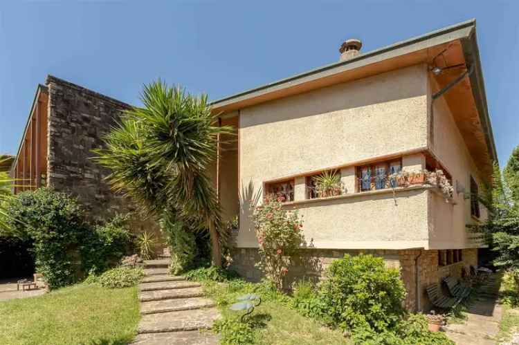 Villa in Via Montello, Campi Bisenzio, 9 locali, 3 bagni, 300 m²