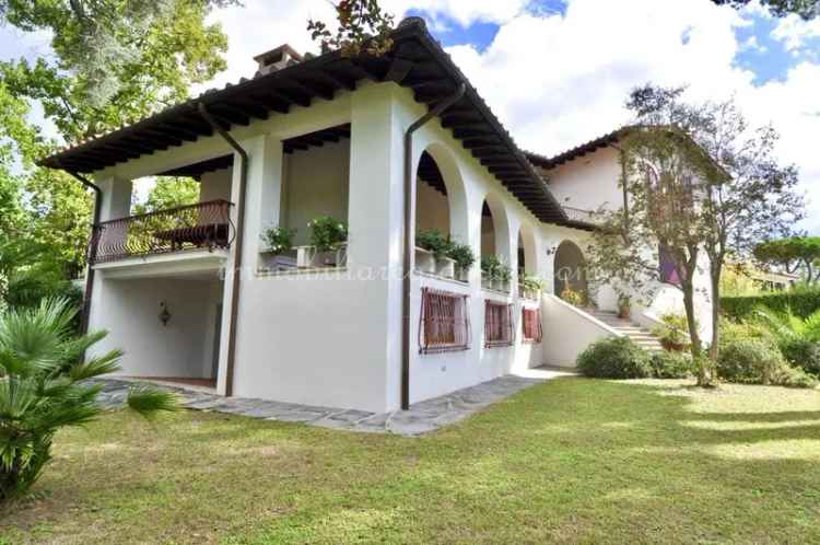 Villa unifamiliare via Carlo Carrà, Roma Imperiale, Forte dei Marmi