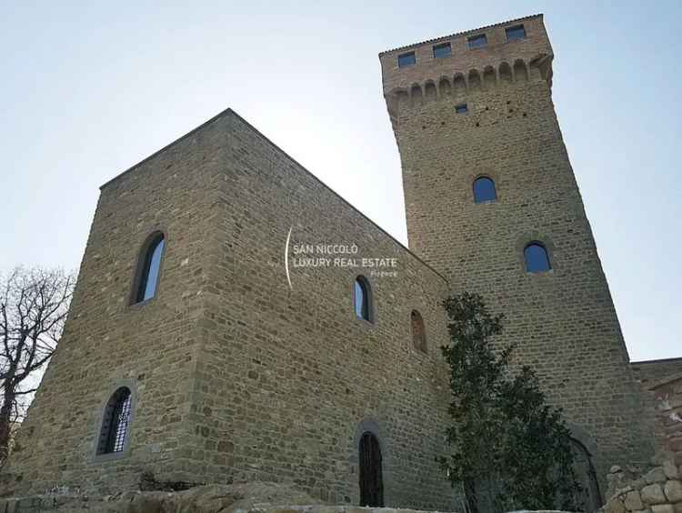 Castello Storico in Umbria con Piscina e Oliveto