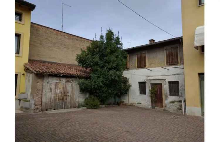 Casa indipendente in vendita a Villafranca di Verona, Corso Vittorio Emanuele II 136