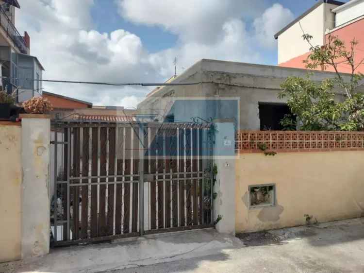 Villa in Via Mazzarino, Siracusa, 4 locali, da ristrutturare