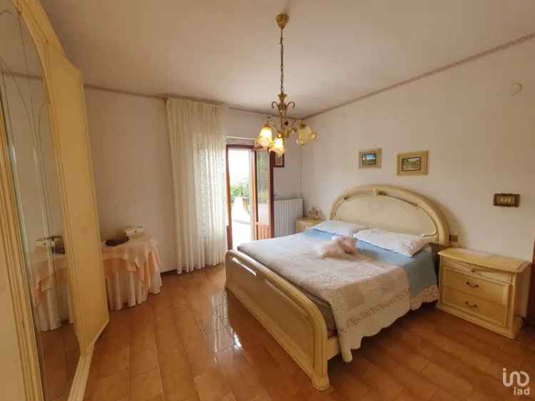 Vendita villa Bifamiliare 12 locali di 220 m² in Ripatransone (63065) - 108549 - iad