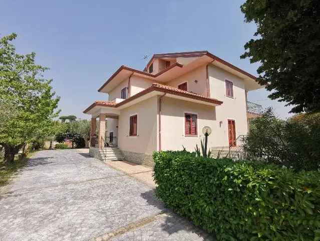 Villa in vendita, , Catanzaro con terrazzo, posto auto, giardino privato, 700 mq 