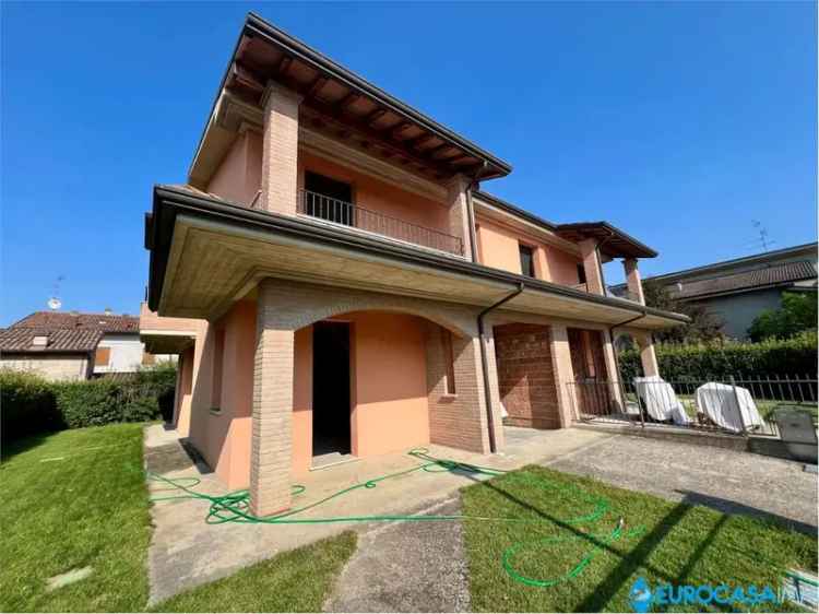 Villa a schiera in Via I Maggio, San Possidonio, 5 locali, 3 bagni