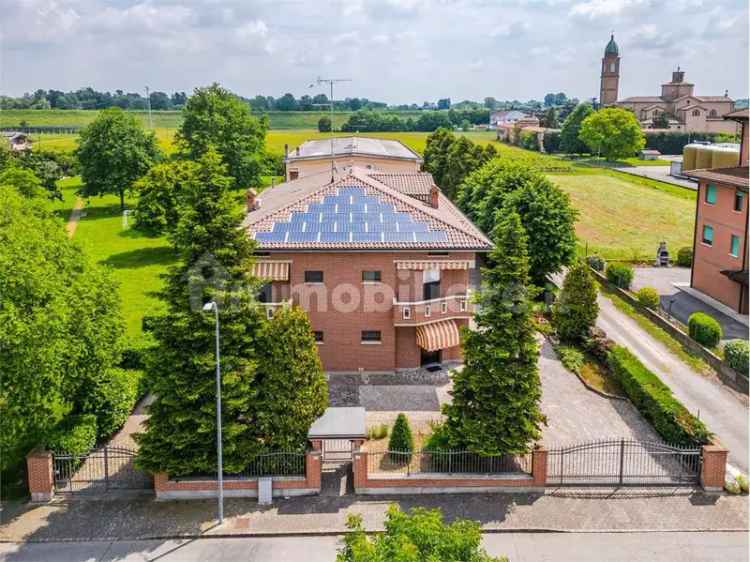 Villa bifamiliare via Andrea Costa, 70, Sozzigalli, Soliera