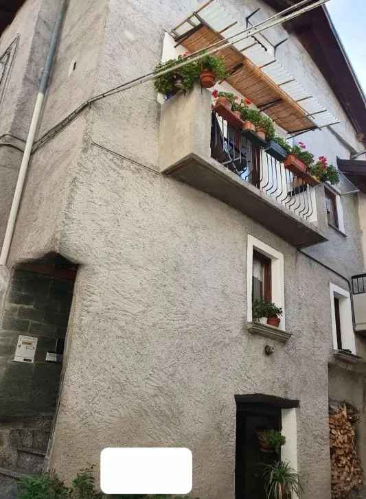 CASA SINGOLA CON DUE CAMERE, GIARDINO E AUTORIMESSA