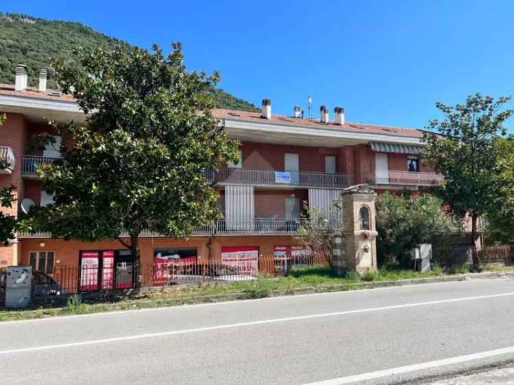 Appartamento in Via Di Porta Romana, Gubbio, 5 locali, 2 bagni, 85 m²