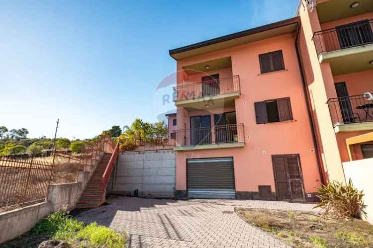 Villa a schiera in Via Sciarone, Aci Castello, 6 locali, 3 bagni