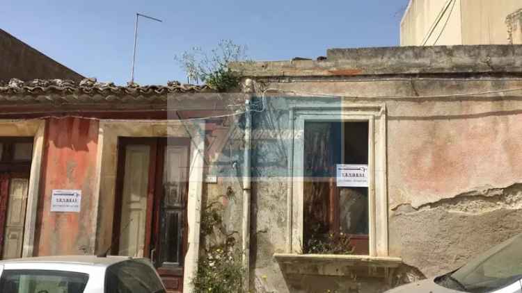 Casa in Via San Domenico Savio, Siracusa, da ristrutturare in vendita