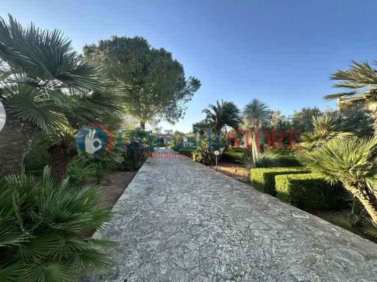 Villa in Via Benedetto Leuzzi 3838, Nardò, 14 locali, garage, 500 m²