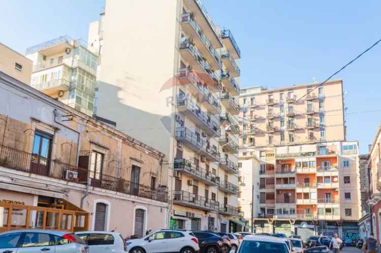 Appartamento in Via Terranova, Catania, 6 locali, 1 bagno, 130 m²