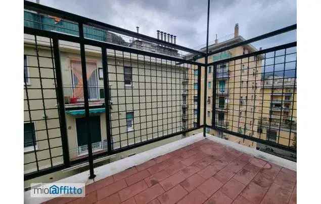 Affitto 4 camera appartamento di 61 m² in Genoa