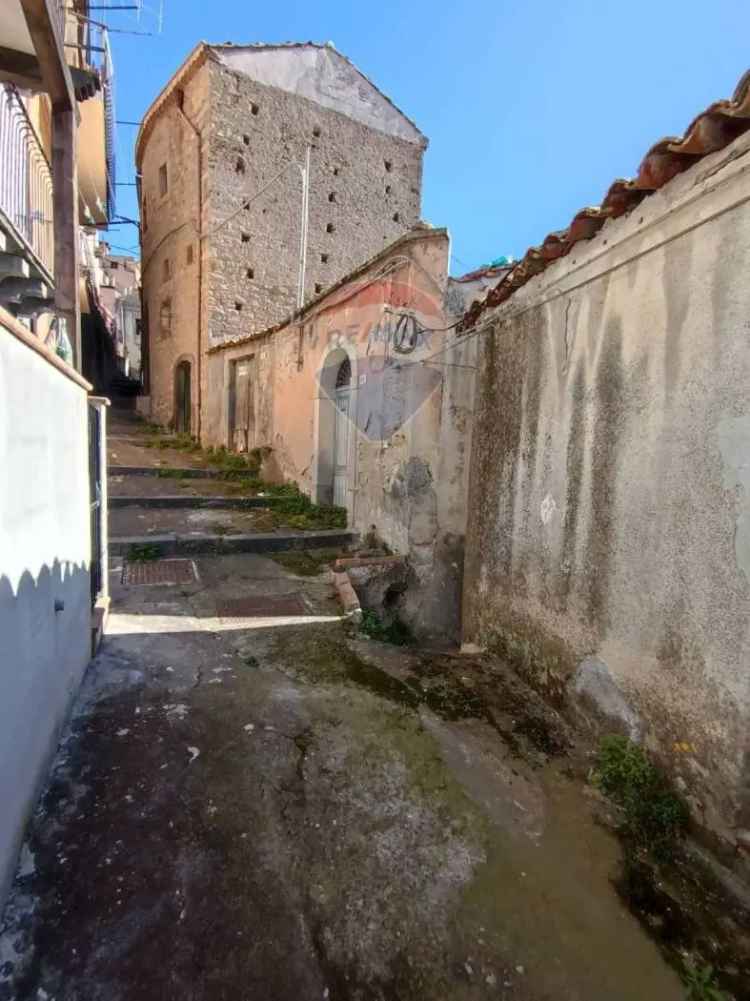 Terratetto unifamiliare via Cesare Battisti 13, Centro, Castiglione di Sicilia