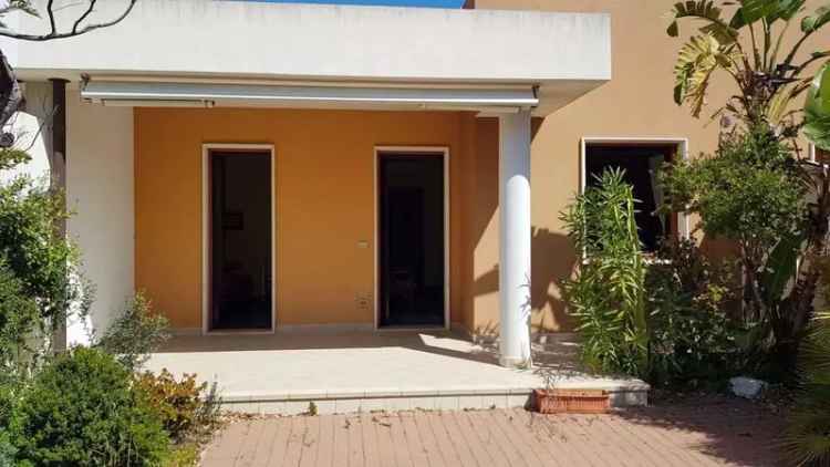 Villa in Via Torre Testa, 39, Brindisi (BR)