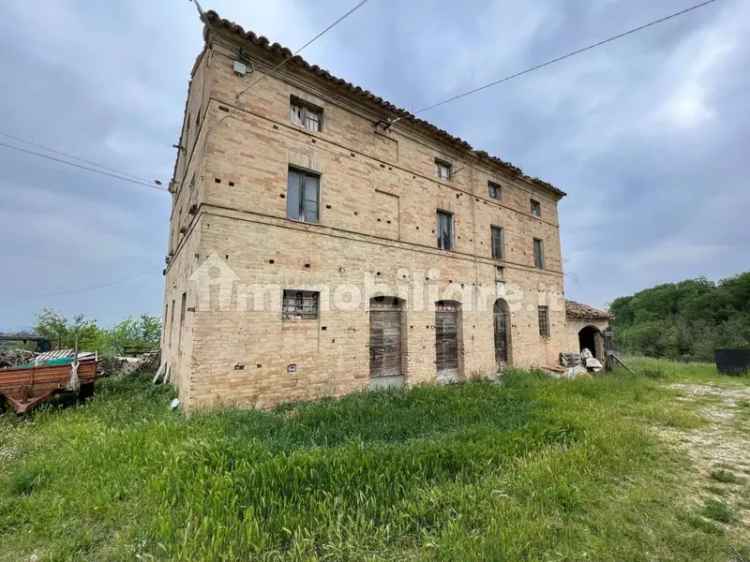 Casa colonica, da ristrutturare, 250 m², Monterubbiano