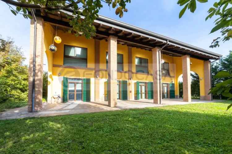 Villa singola in Via Roma, Mediglia, 5 locali, 5 bagni, con box