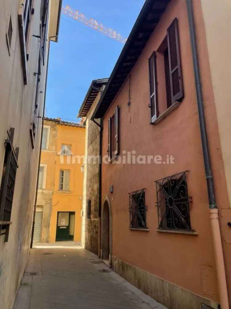 Terratetto unifamiliare piazza Clai, Centro Storico, Terni