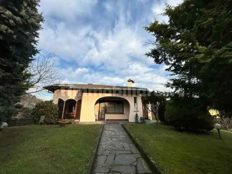 Villa unifamiliare via Giardino Grande, 1, Centro, Lesa