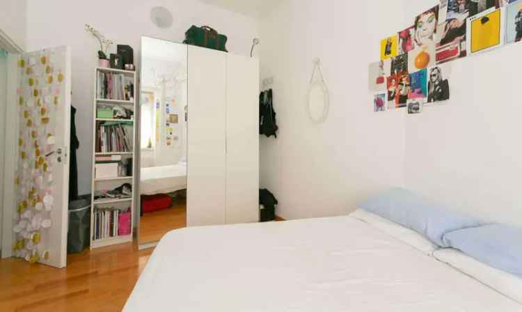 Double bed in Rooms for rent in cosy 4-bedroom apartment in Guastalla