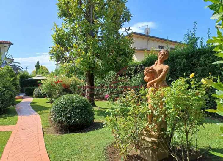 Villa unifamiliare, ottimo stato, 400 m², Centro, Forte dei Marmi