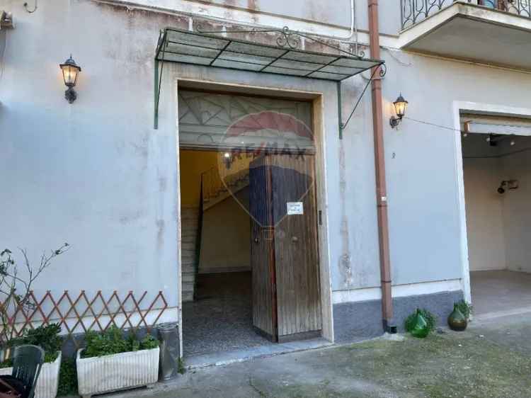 Appartamento in Via Taranto, Lecce, 6 locali, 1 bagno, 132 m²