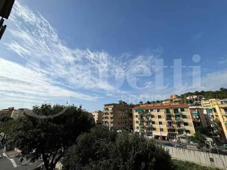 Quadrilocale via Calvisio, Centro, Finale Ligure