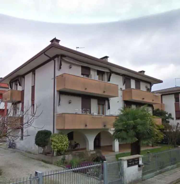 Appartamento in Via Luigi Einaudi, Montegrotto Terme, 5 locali, garage