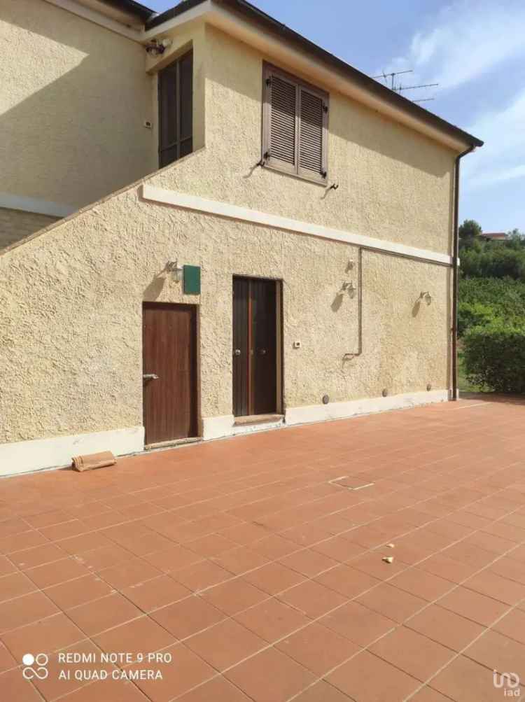 Vendita casa indipendente 13 locali di 158 m² in Atri (64032) - 60610 - iad